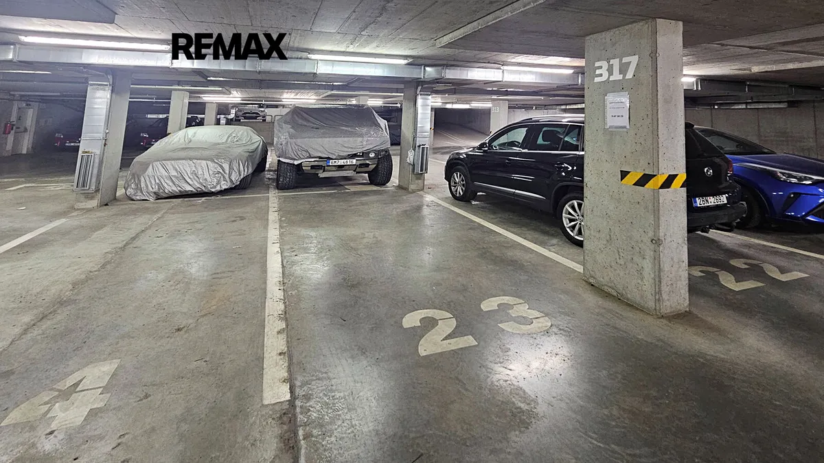 Pronájem garážového stání 13 m²